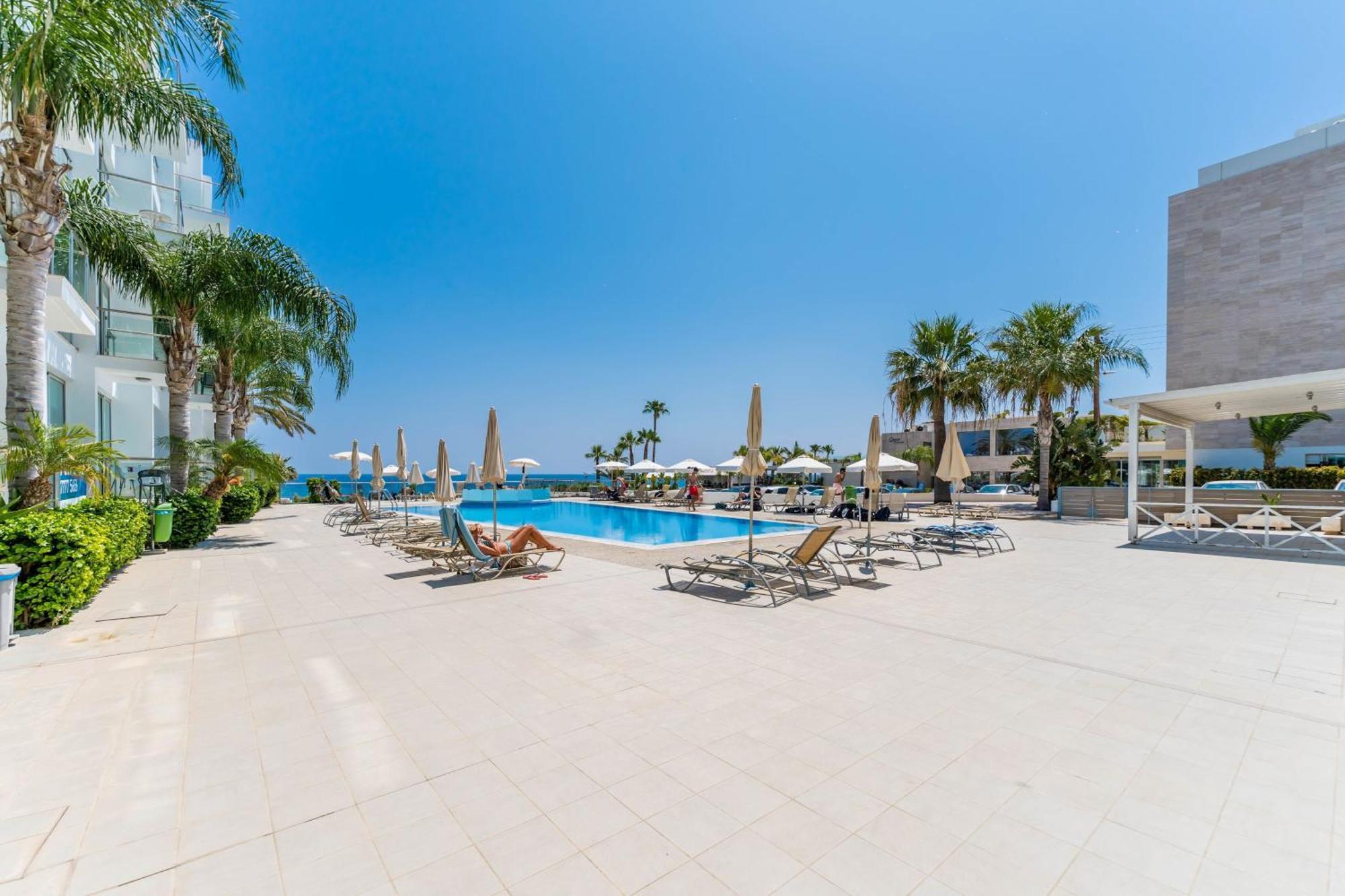 Meryl - Coralli Beachfront Apartment Protaras Ngoại thất bức ảnh