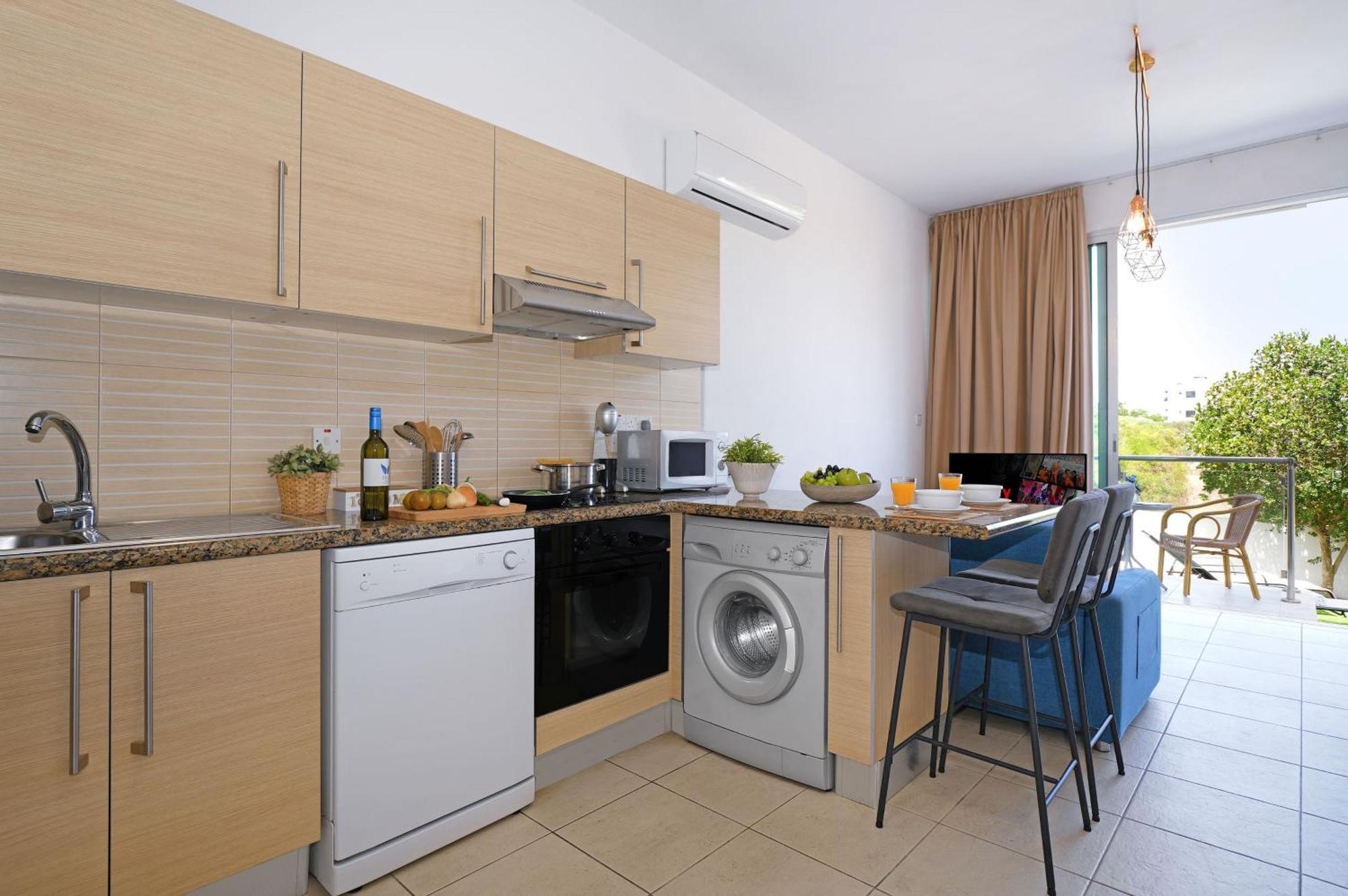 Meryl - Coralli Beachfront Apartment Protaras Ngoại thất bức ảnh