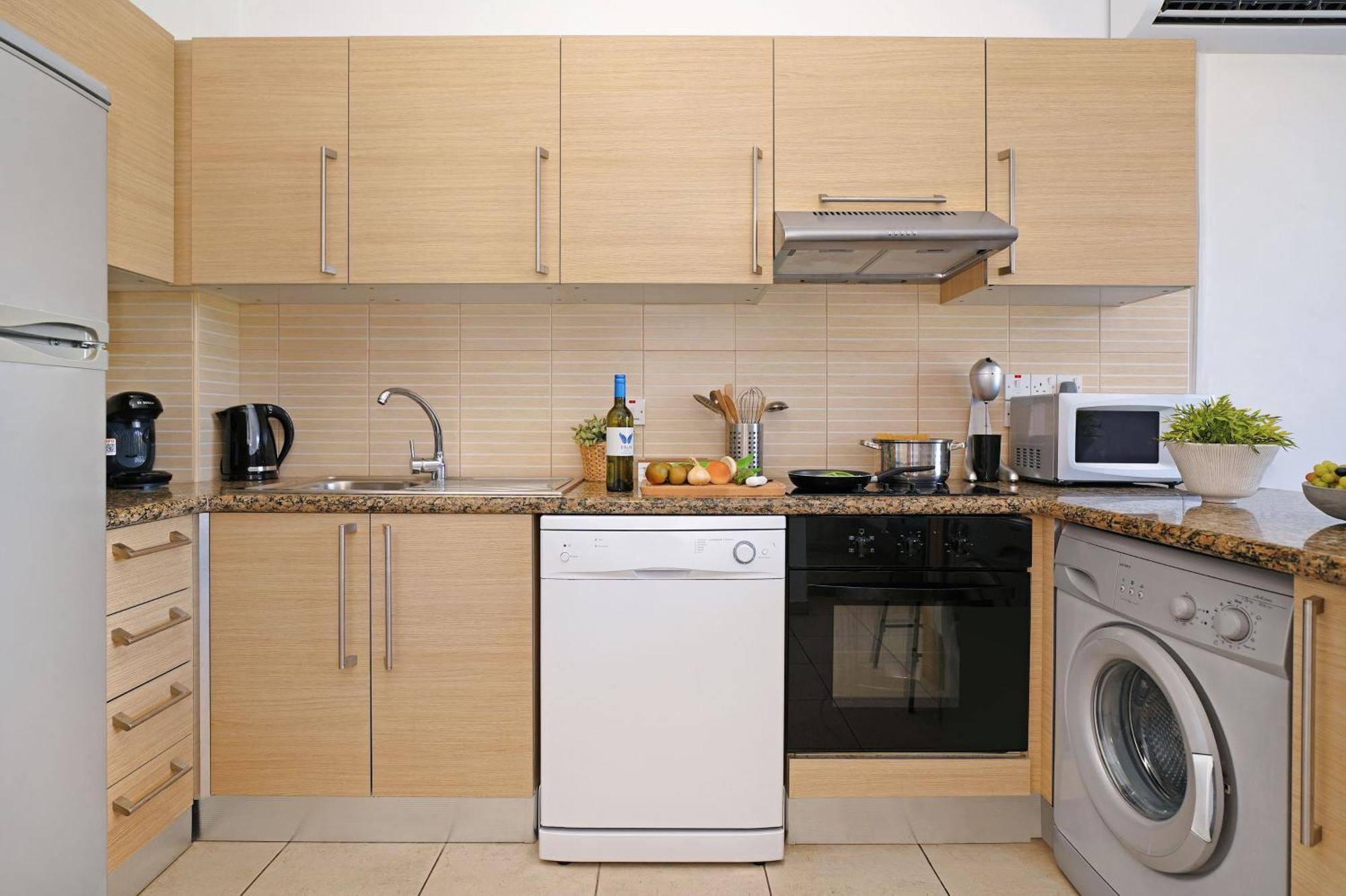 Meryl - Coralli Beachfront Apartment Protaras Ngoại thất bức ảnh