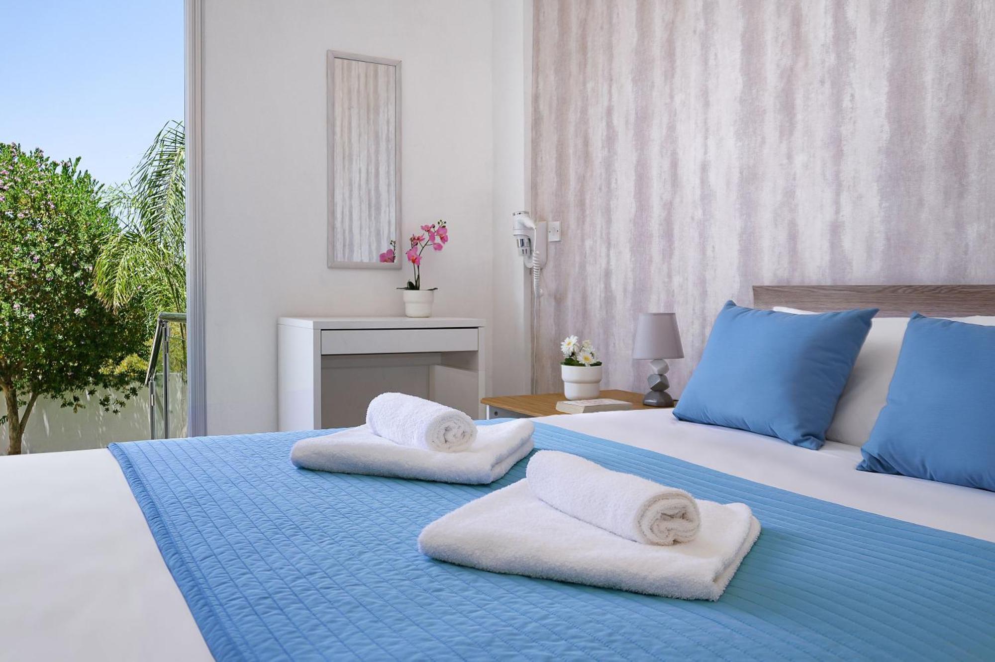 Meryl - Coralli Beachfront Apartment Protaras Ngoại thất bức ảnh