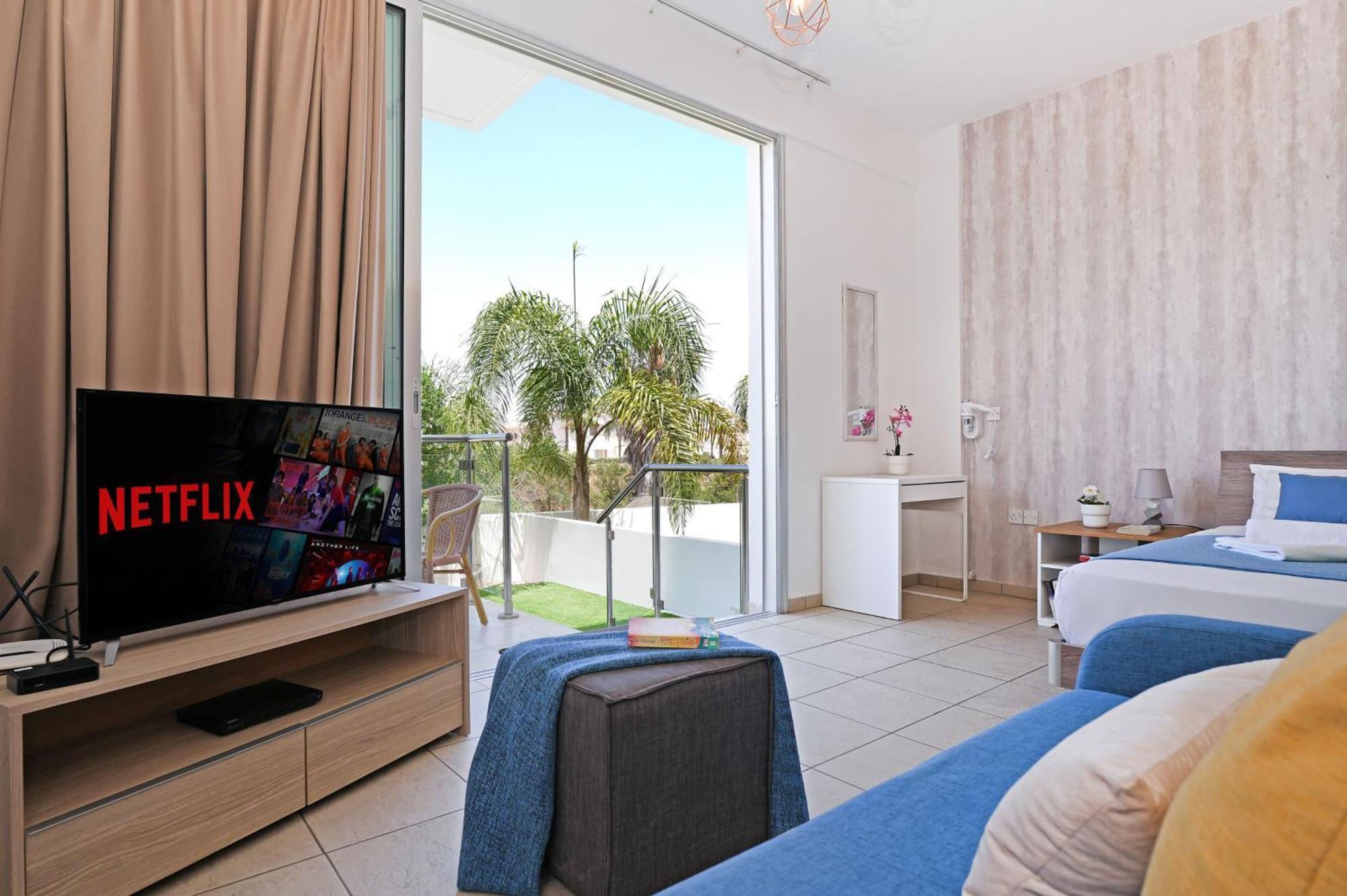 Meryl - Coralli Beachfront Apartment Protaras Ngoại thất bức ảnh