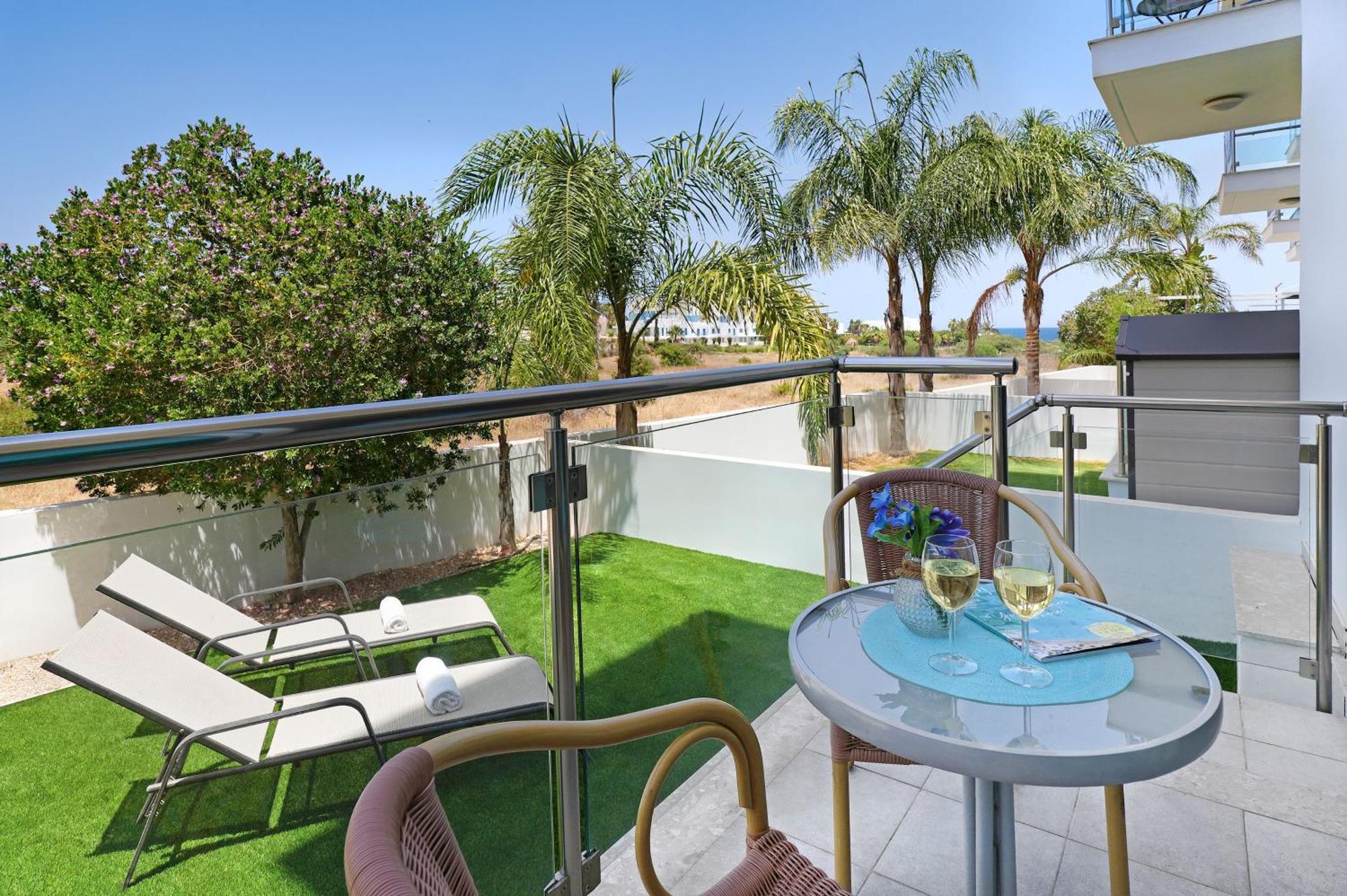 Meryl - Coralli Beachfront Apartment Protaras Ngoại thất bức ảnh